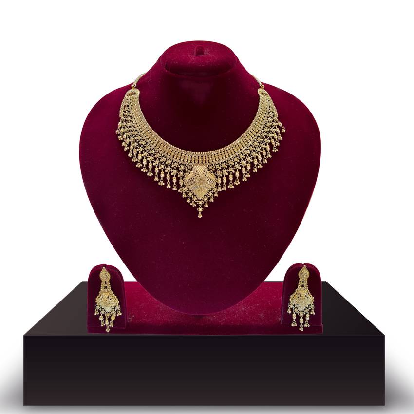 Image Of Enchanting Gold Neckwear Set For The Bengali Bride