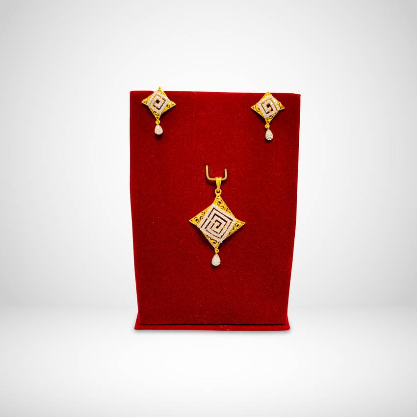 Image Of 22 Karat Gold Pendant Earrings Set
