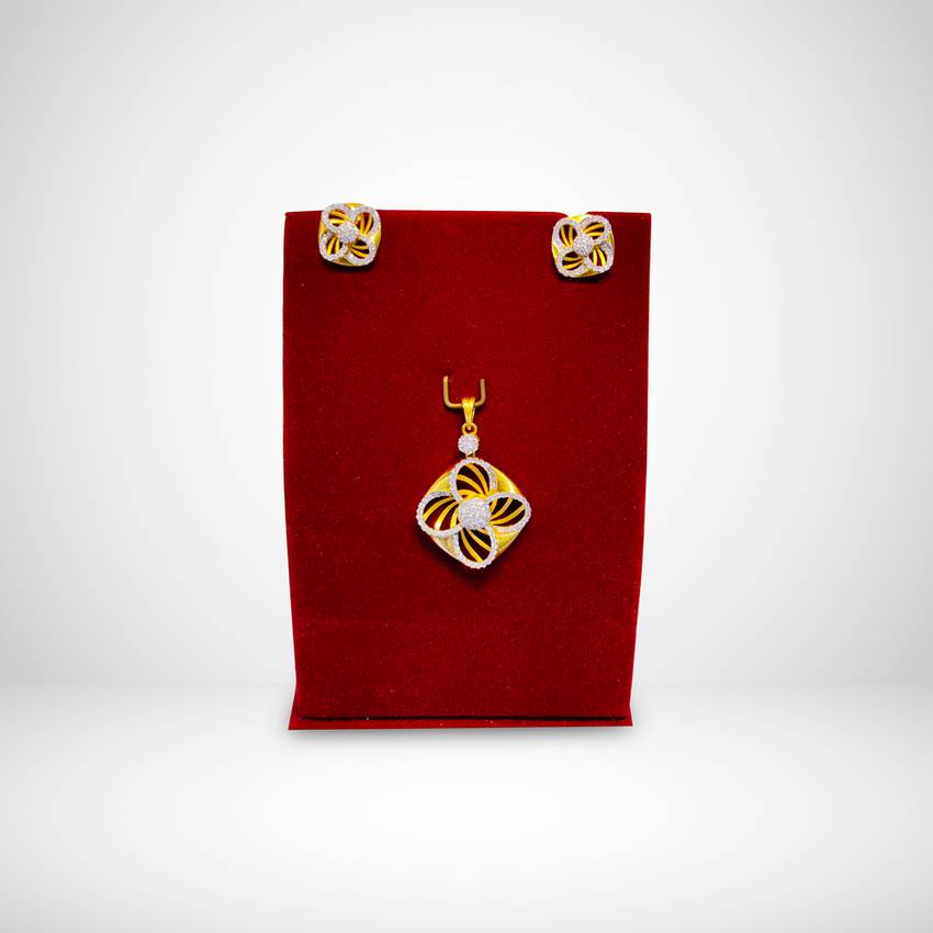 Image Of Spectacular Gold Pendant And Earrings Set
