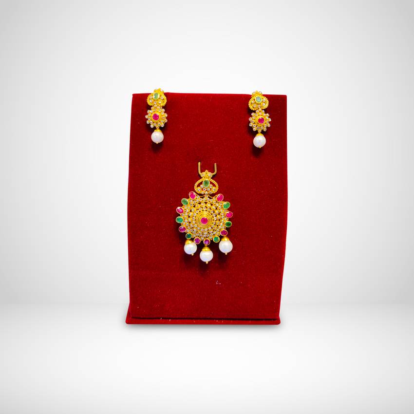 Image Of Enchanting Gold Pendant And Earrings Set