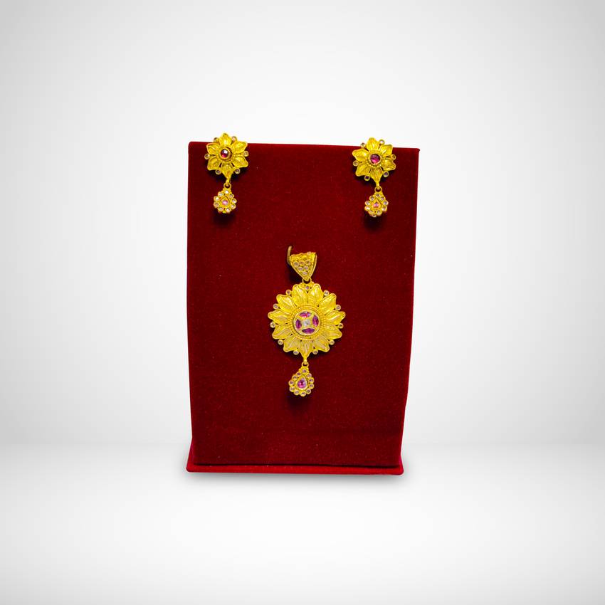Image Of 22 Karat Gold Pendant Earrings Set