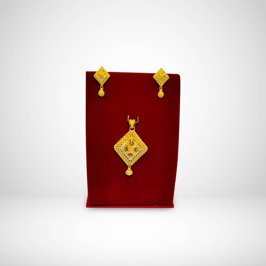 Image Of Resplendent Gold Pendant And Earrings Set