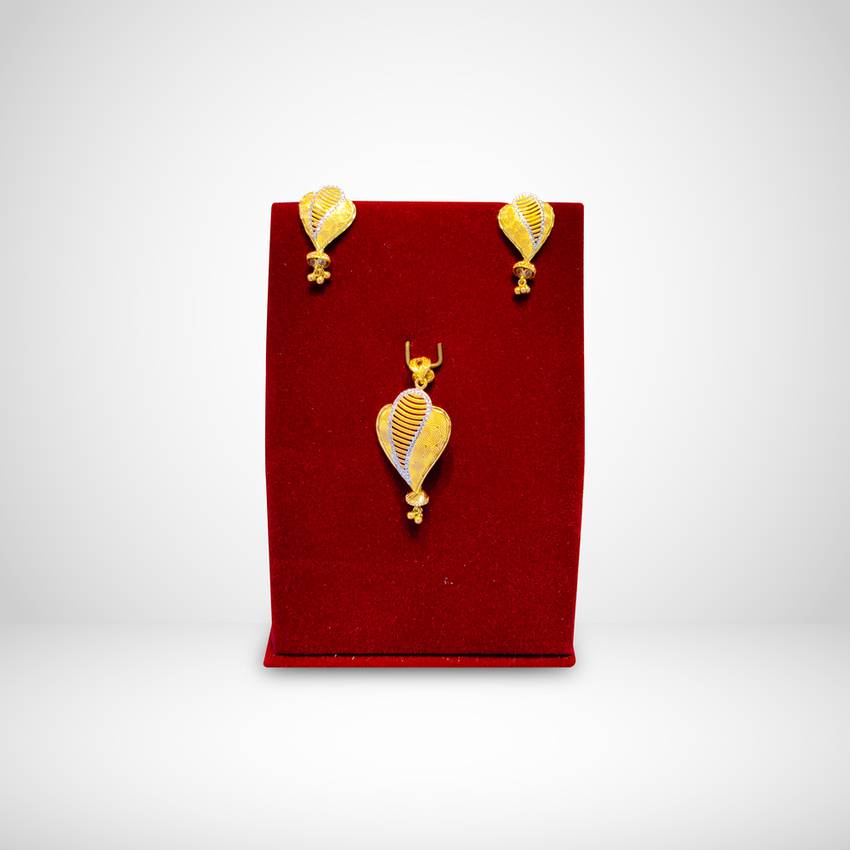 Image Of 22 Karat Gold Pendant Earrings Set