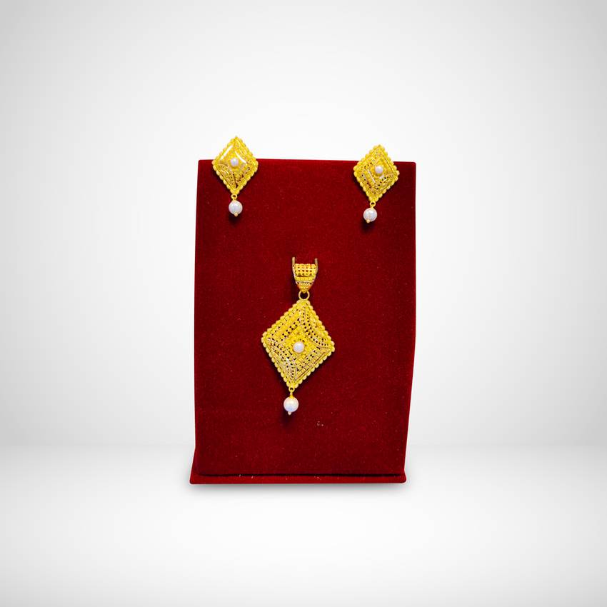Image Of Yellow Gold Pendant Set