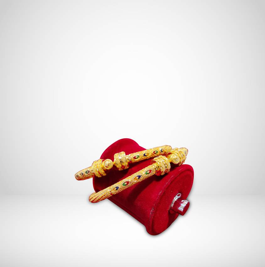 Image Of Enticing Gold Bangle