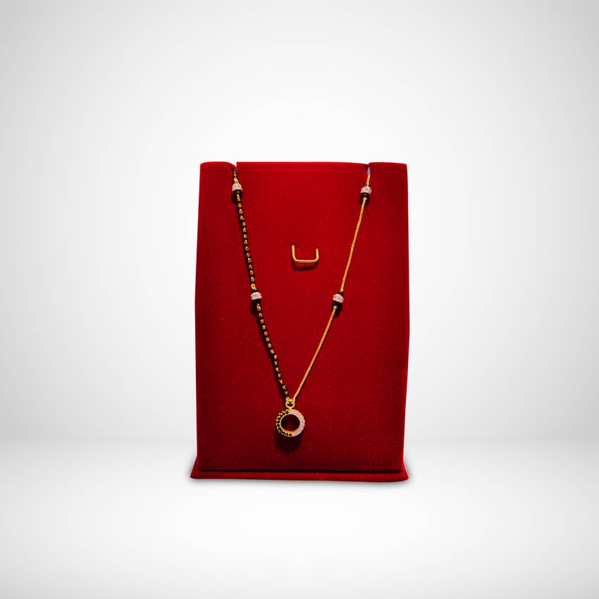 Image Of Hypnotic Diamond and Gold Mangalsutra