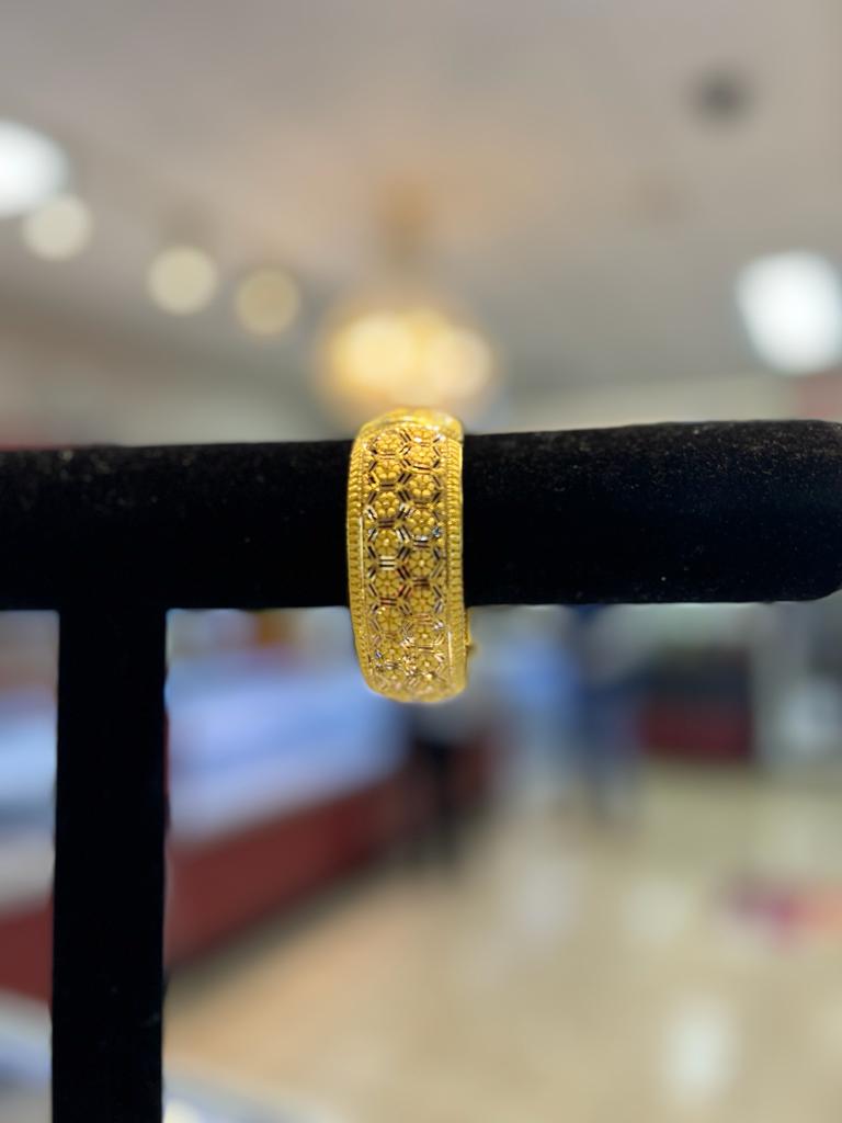 Image Of Urishilla Mudhra Gold Bangle