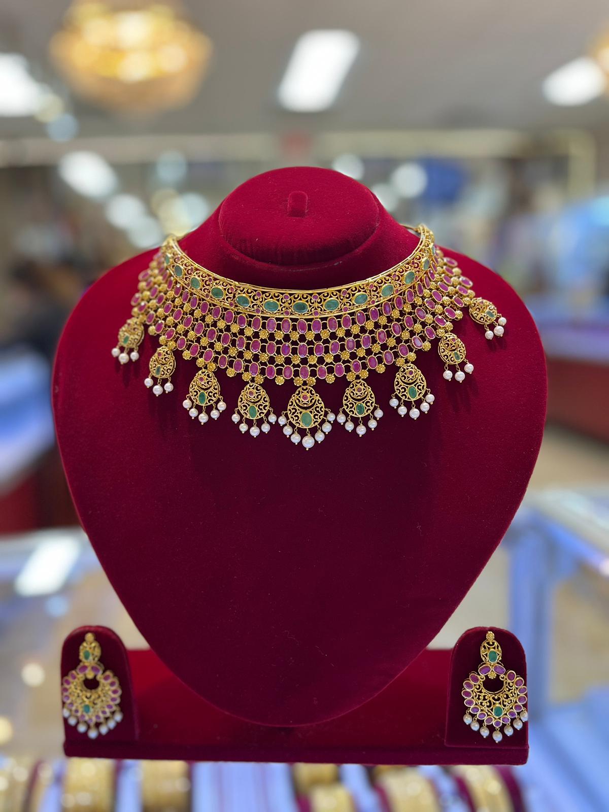 Image Of Glorious Floral Gold Necklace