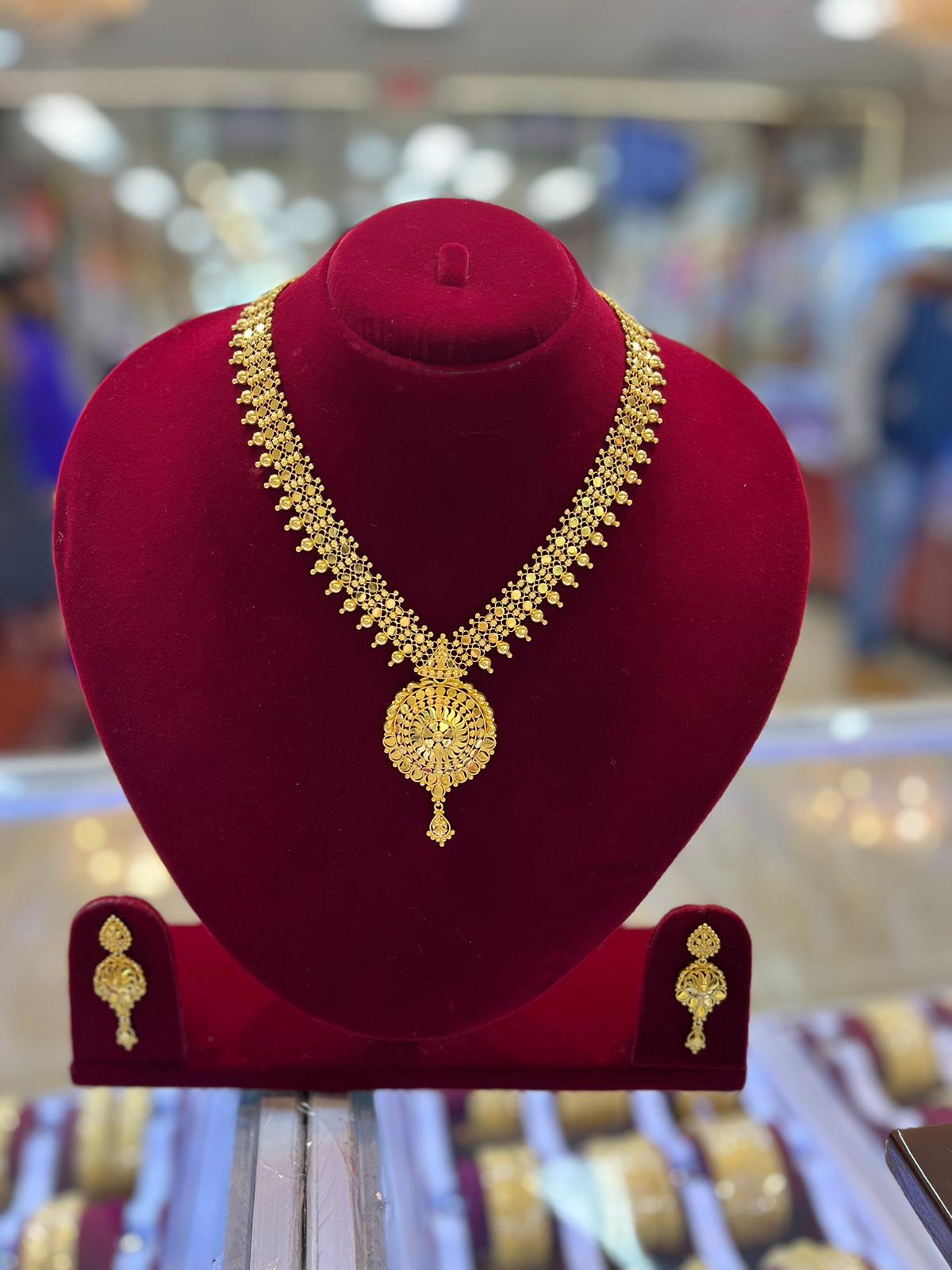 Image Of Exquisite Gold Necklace