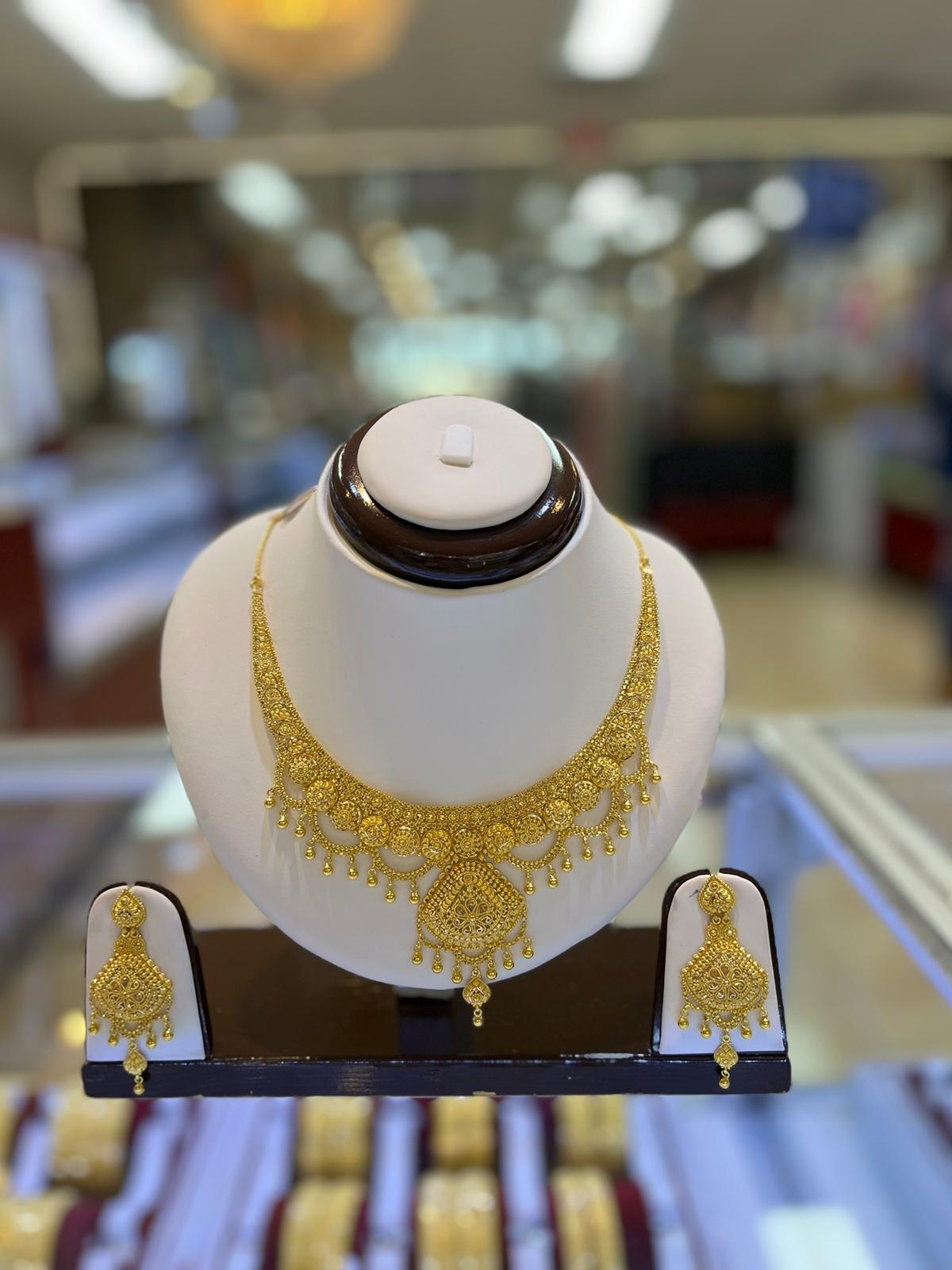 Image Of Dazzling Gold Necklace Set