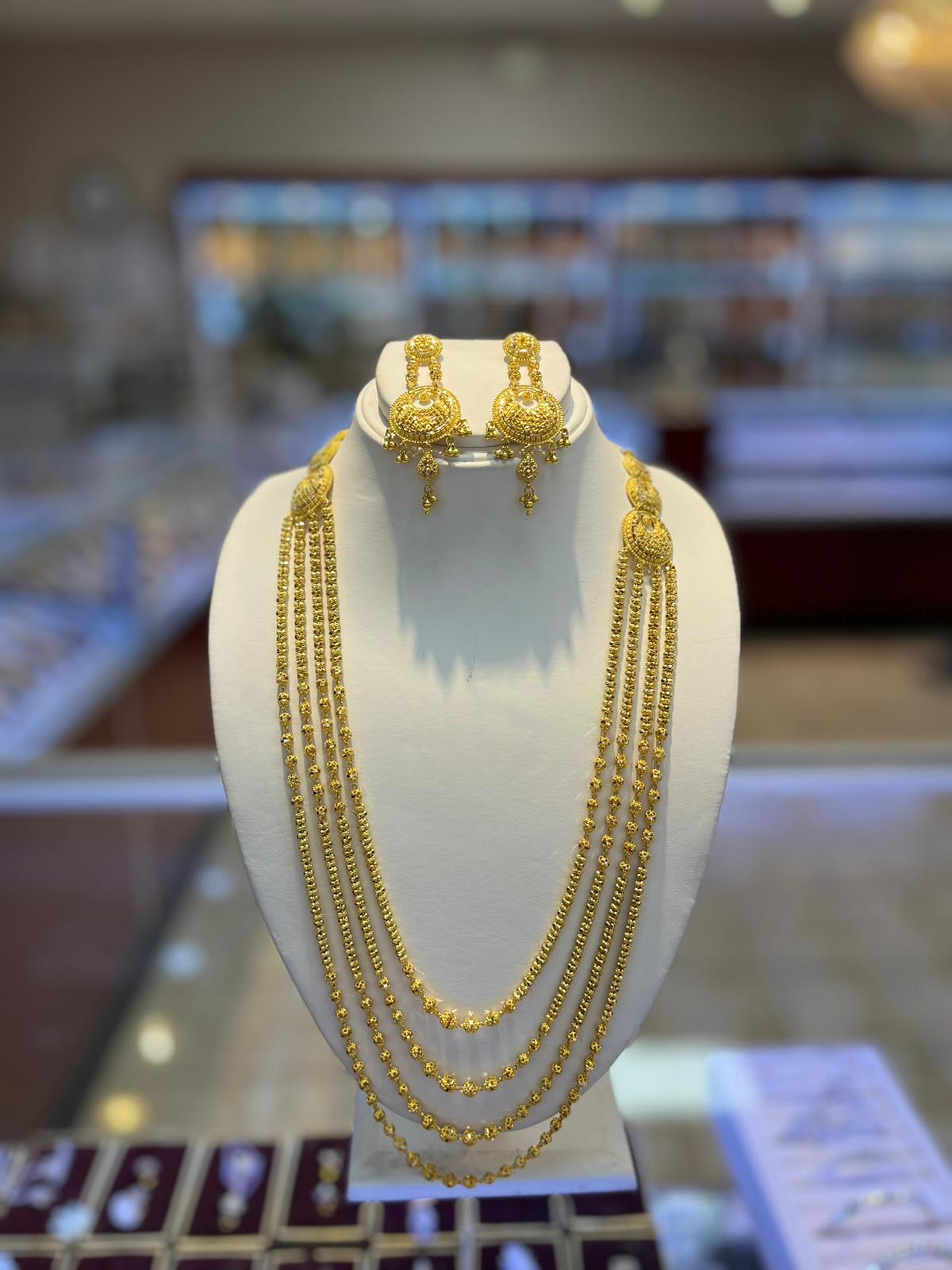 Image Of Captivating Tiered Gold Necklace Set