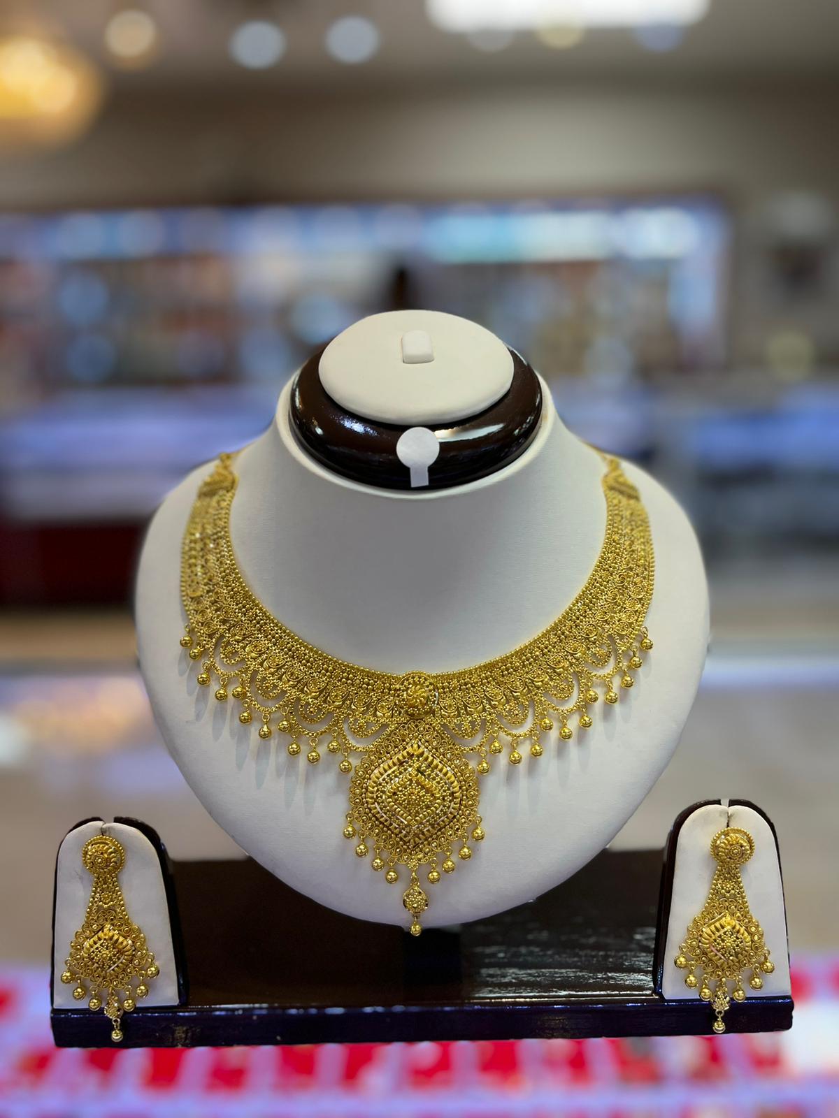 Image Of Ornate Gold Necklace Set