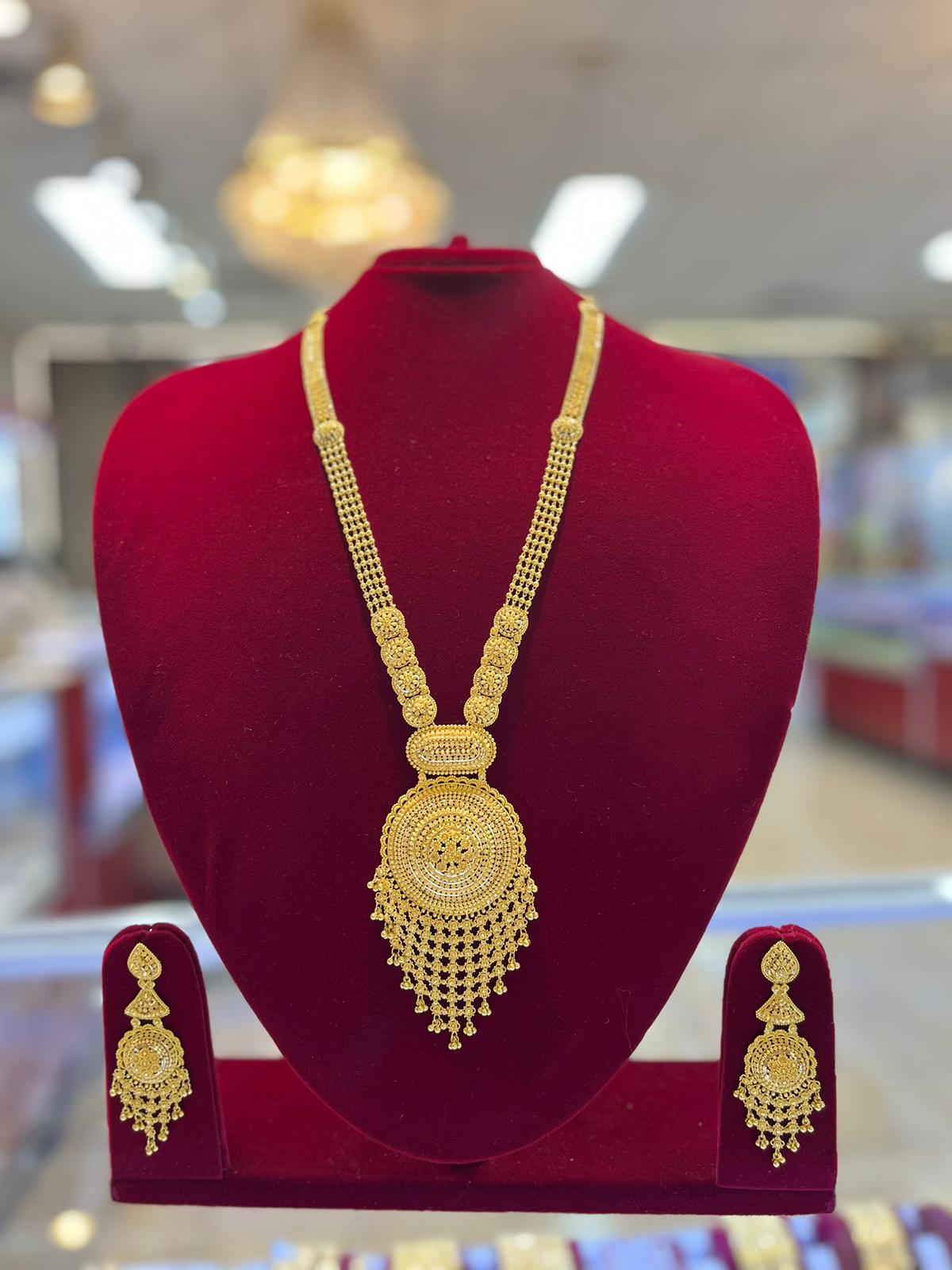 Image Of Royal Gold Necklace Set For The Indian Bride