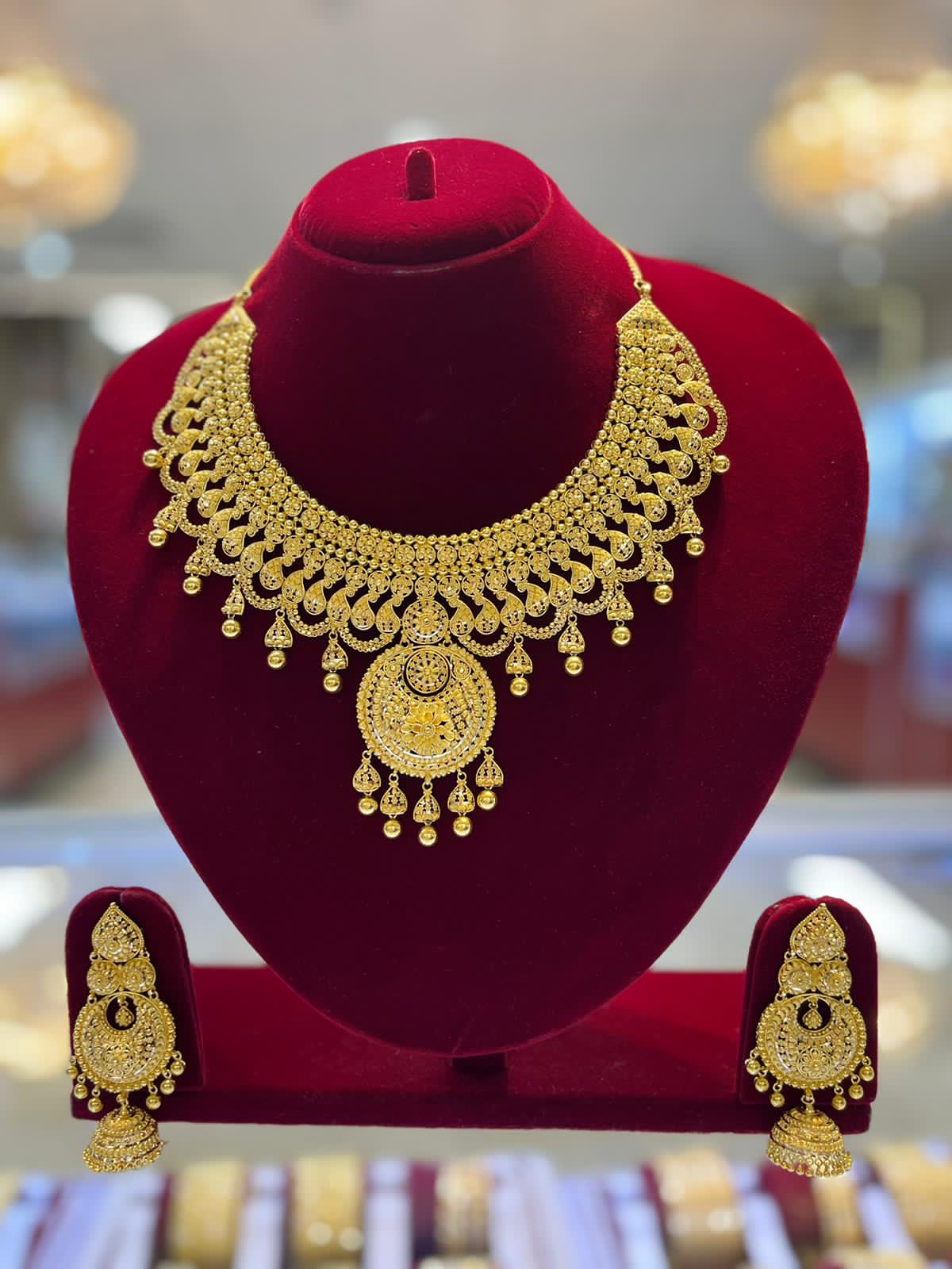 Image Of Queenly Gold Necklace Set Perfect For Any Bride