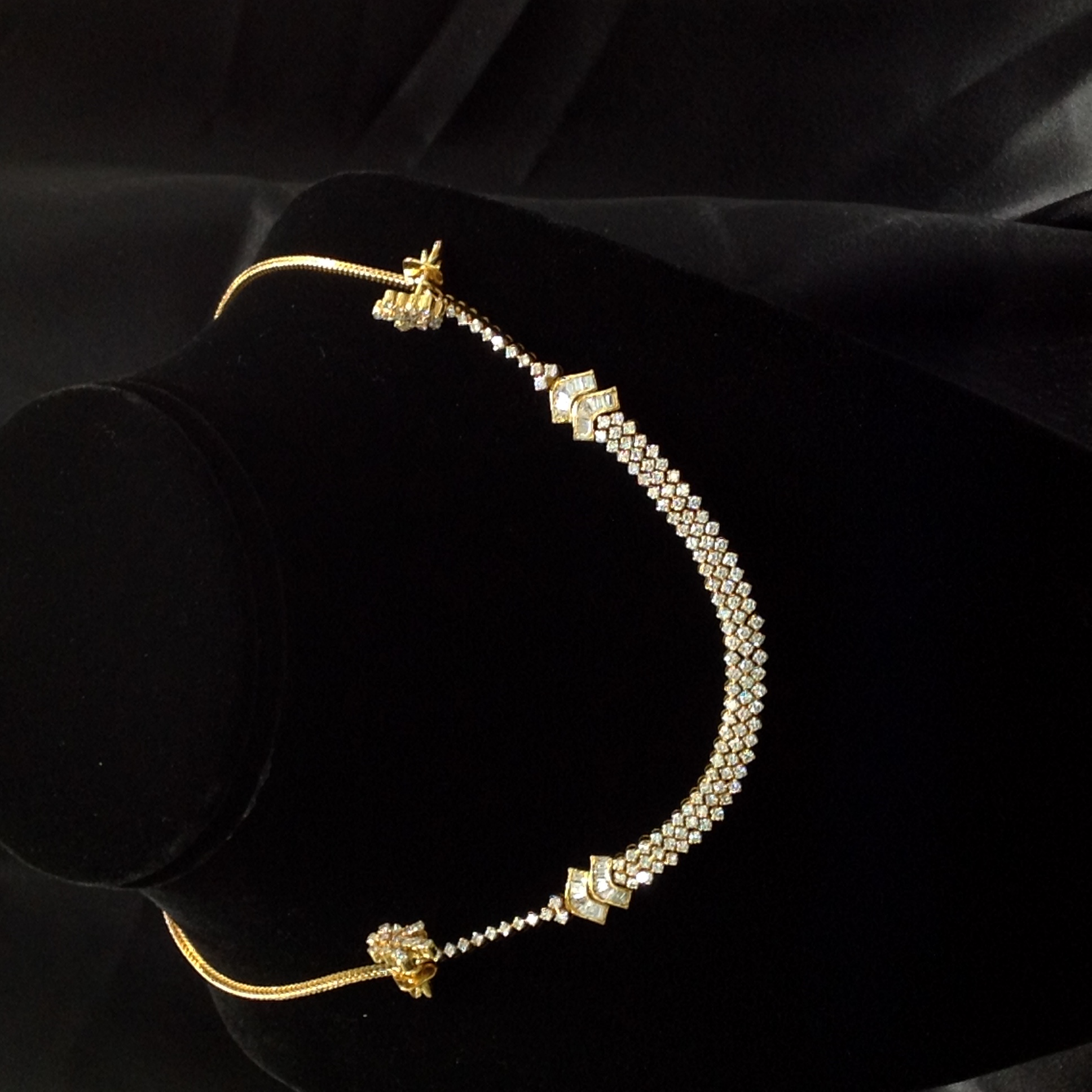 Image Of Classic Yellow Gold Diamond Necklace