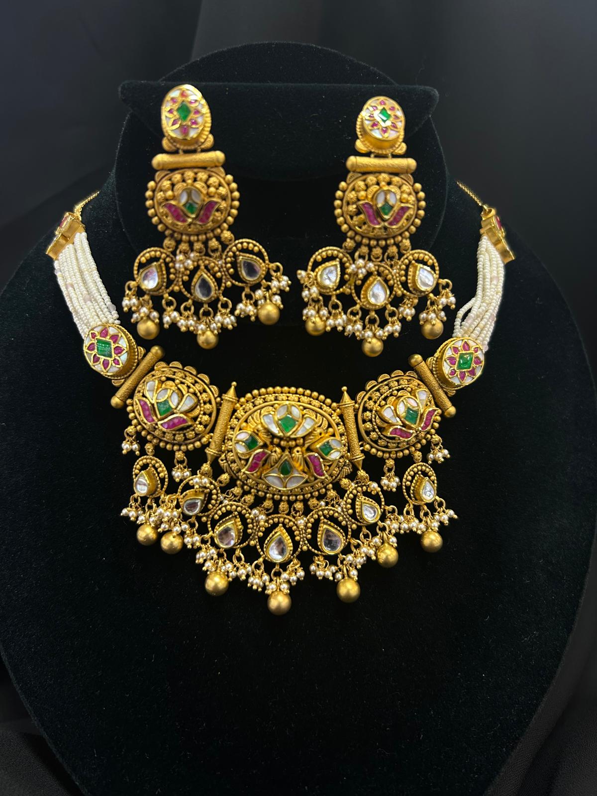 Image Of Antique Multicoloured Pushti Jewelry Set